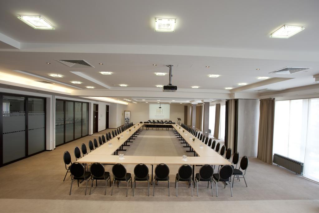 Hotel Kragujevac Buitenkant foto
