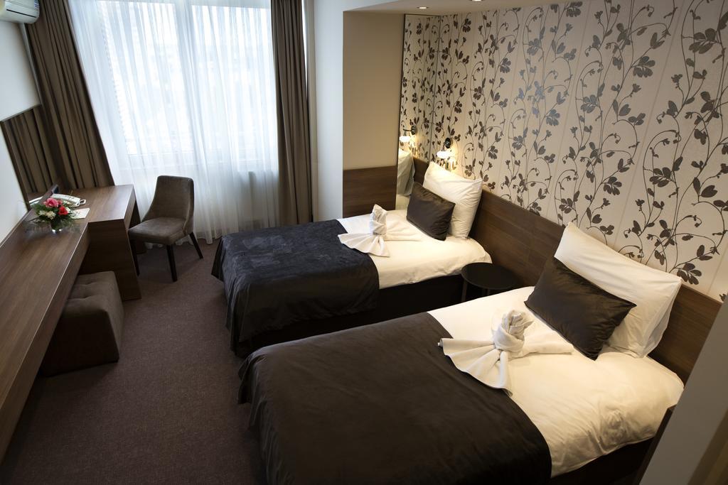 Hotel Kragujevac Buitenkant foto
