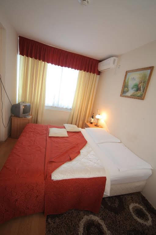 Hotel Kragujevac Buitenkant foto